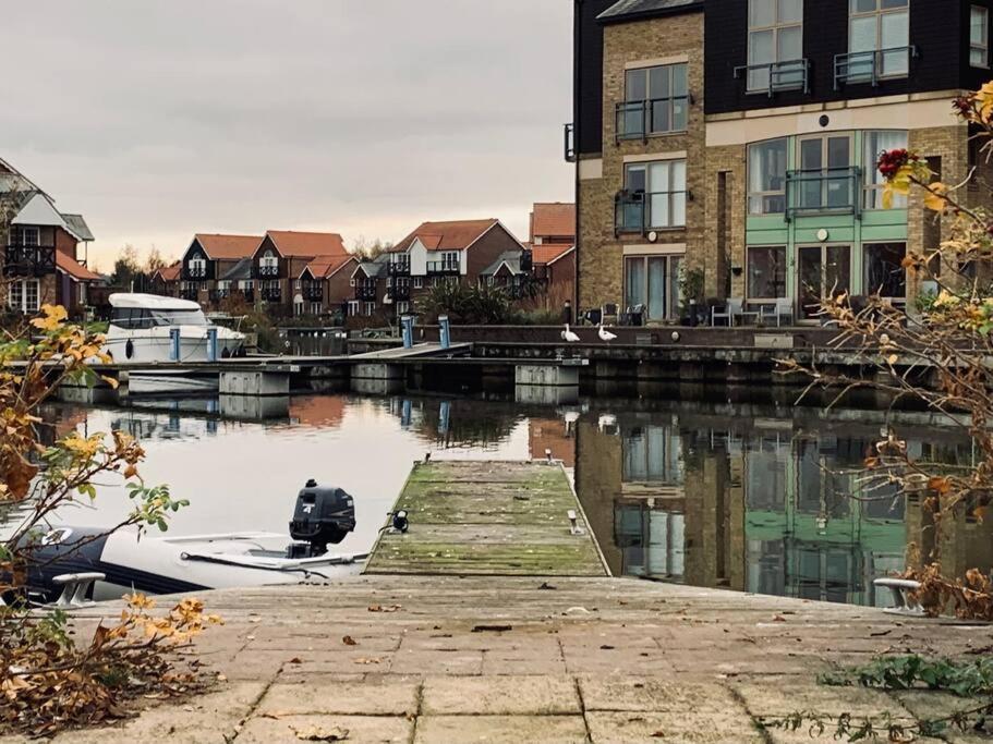 Waterside Townhouse With Balcony And Marina View Apartment Skellingthorpe Exterior photo